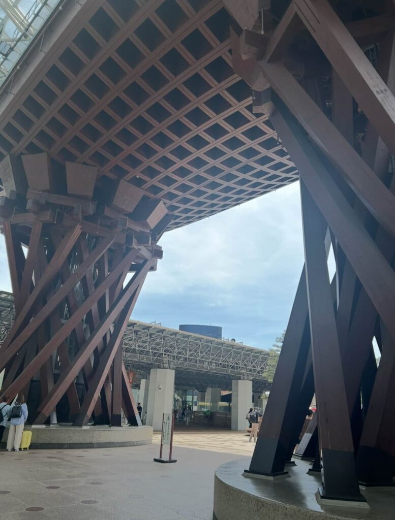 金沢駅　鼓門