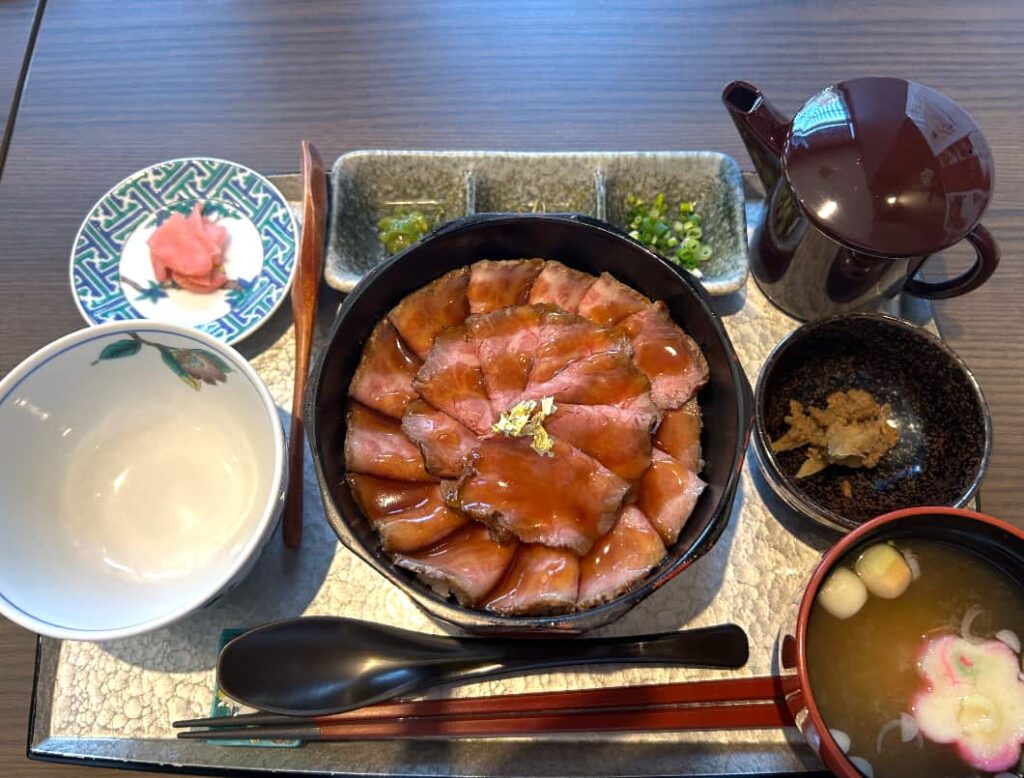 うし重てらおか　牛まぶし