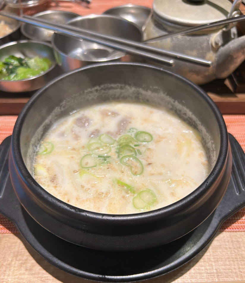 韓と米　コムタンスープ