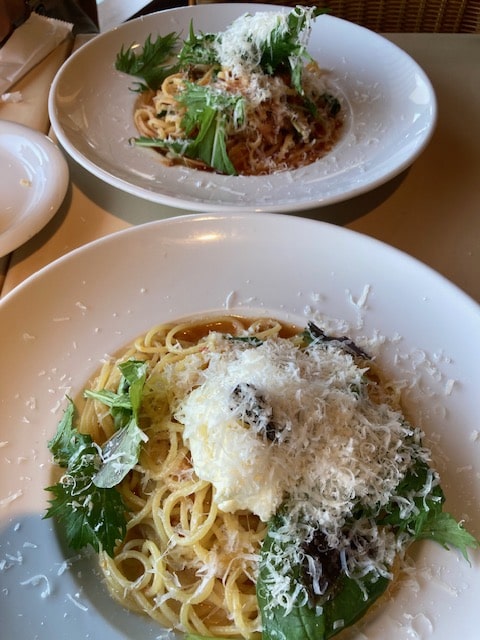 塩竃　ブレアマリーナ　海が見えるお店　ランチ　パスタ　ひき肉と水菜のトマトソース　フレッシュトマトのガーリックソース(マスカルポーネ)