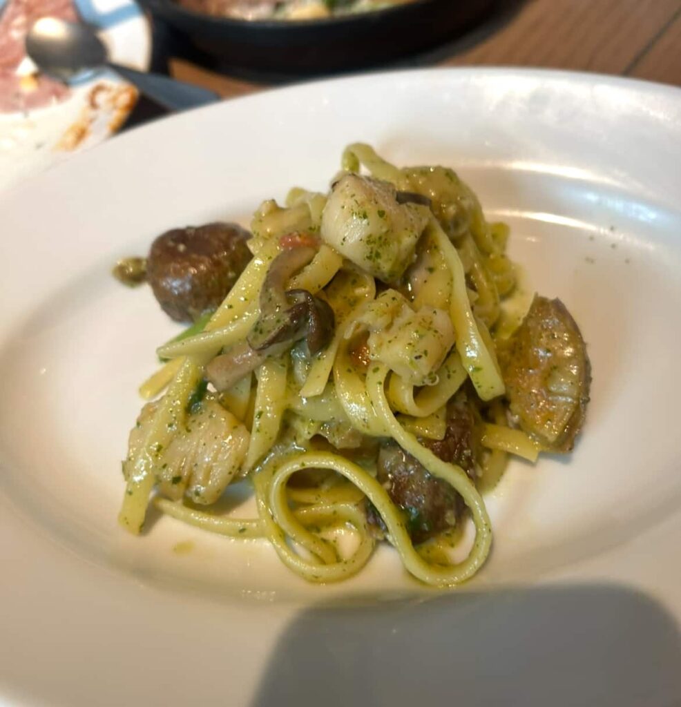 フォレストキッチン ウィズ アウトドア リビング ランチビュッフェ パスタ